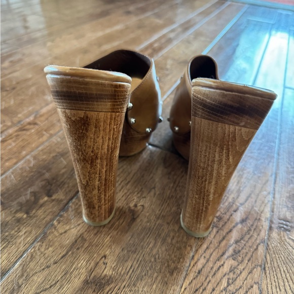 Gucci Clogs!  Gorgeous. Classic!   I only wore them once - Picture 3 of 10